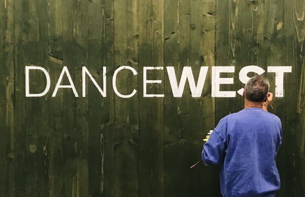 NICK GARRETT SIGNS FOR Painted House numbers names Traditional sign writers of London NGS Dulwich Margate Chelsea signwriters, SERAINA BAUMGARTNER sIGN WRITER Painted House numbers names Traditional sign writers of London NGS Dulwich Margate Chelsea signwriters