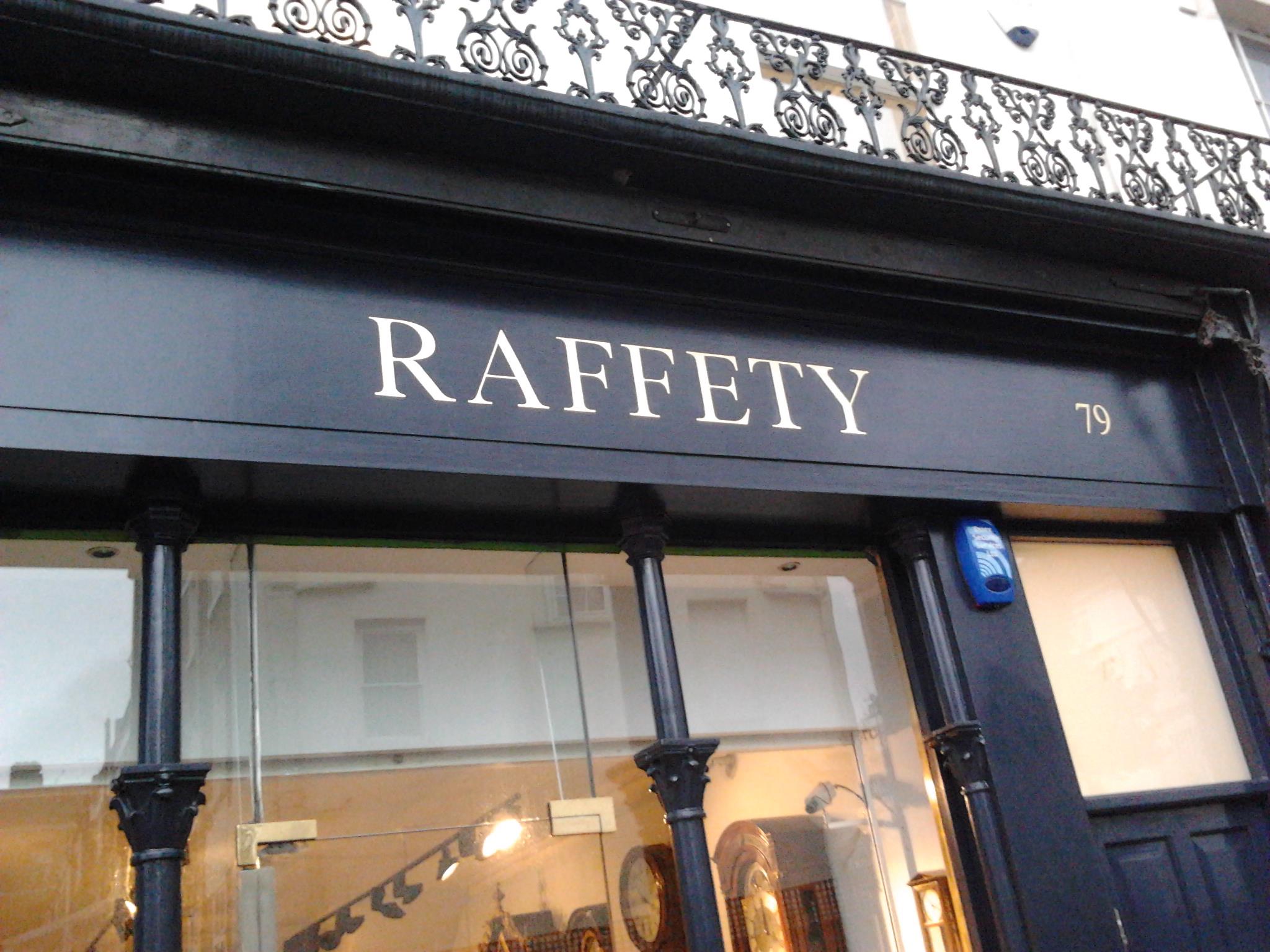 London Sign Writer Nick Garrett NGS , London SignWriter painter Nick Garrett NGS